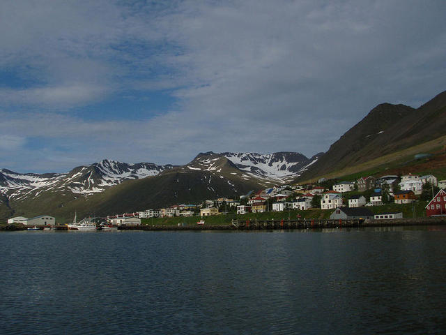Approaching Siglufjördur (the northernmost town in Iceland) for a day‘s break.